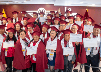 Alianza desarrolla programa de alfabetización digital para adultos mayores